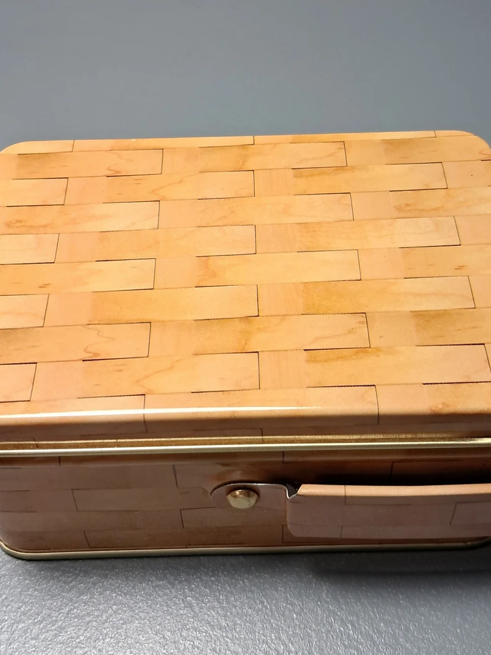 Beige Woven-Pattern Storage Shaker Sewing Tin with Gold Accent Handle